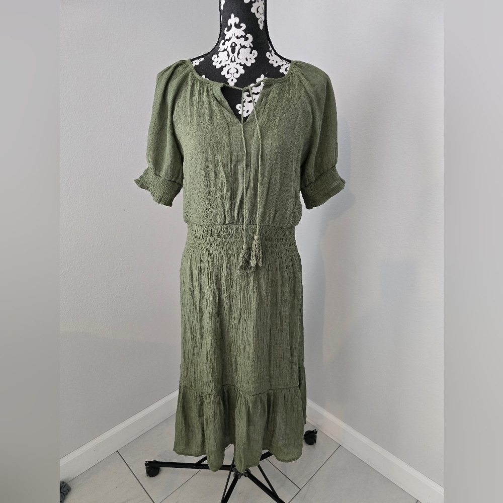 Luxology Elegant Green Dress for Versatile Style size M